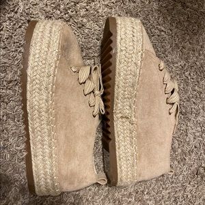 Women’s size 6 shoes